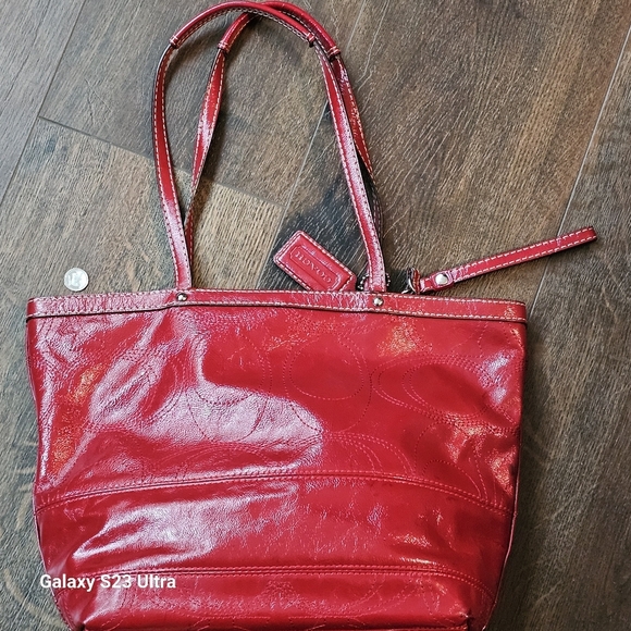 COACH F15142 Patent Leather Signature C Tote - Picture 11 of 16